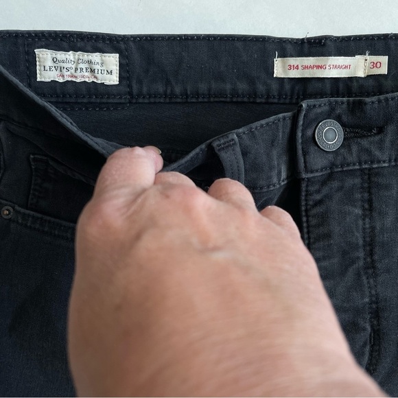 Levi's Premium Shaping Straight Leg Women's Black Jeans Size 30 - Picture 5 of 9